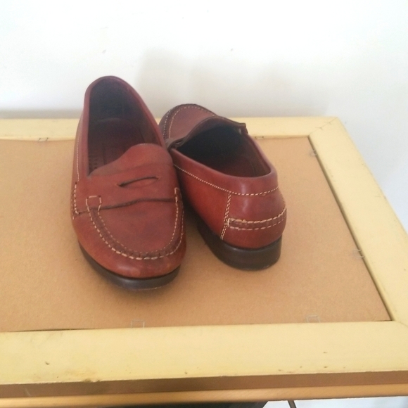 Country Cole Haan Brown is gender-neutral. Size 7.5 M - Picture 1 of 12